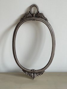 Cadre ovale patiné