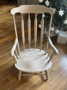 Fauteuil patiné beige