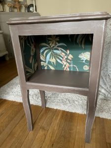 Table de chevet brun jungle