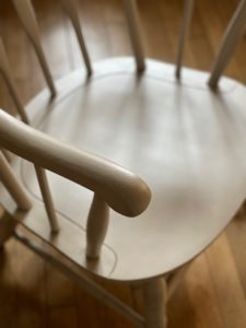 Fauteuil avec une douce patine lin