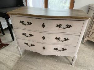 Commode blanche galbée plateau bois