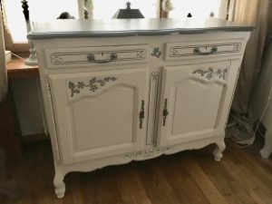 Buffet blanc et gris