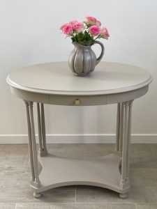 Table d'appoint beige