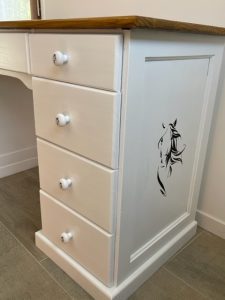 Bureau blanc et bois