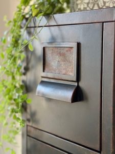 Meuble métal noir effet rouille