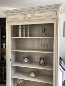 Bibliothèque cérusée et patinée