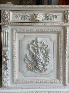 Buffet style Henri II peint et patiné